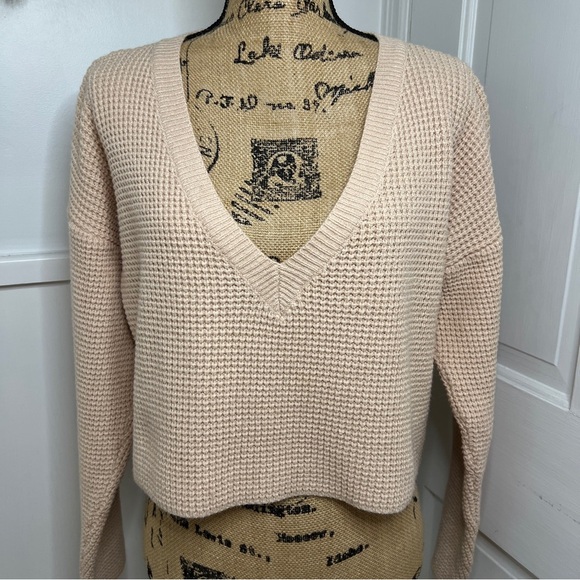 Superdown Pink V-Neck Pullover Cropped Waffle Knit Sweater - Picture 3 of 11